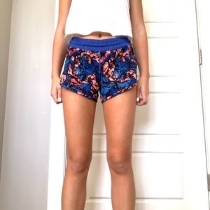 patterned lulu lemon shorts